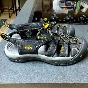8.5 Keen Sandals